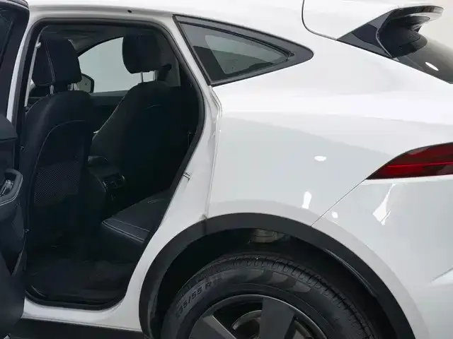 Jaguar E-PACE — фото 9