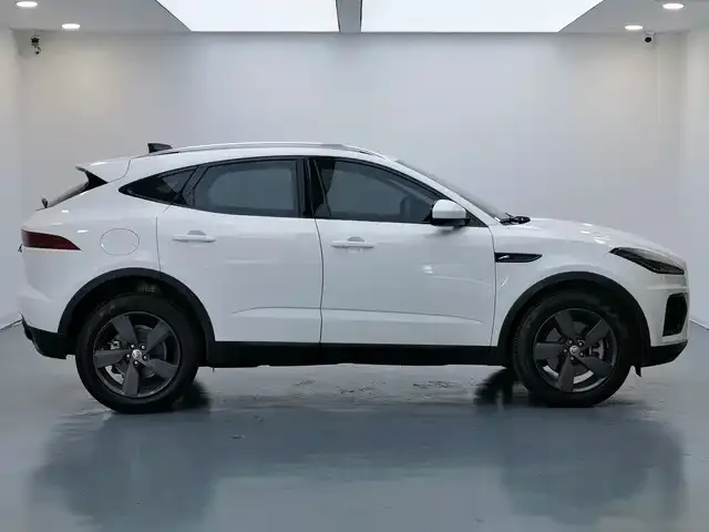 Jaguar E-PACE — фото 7