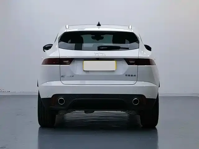 Jaguar E-PACE — фото 3