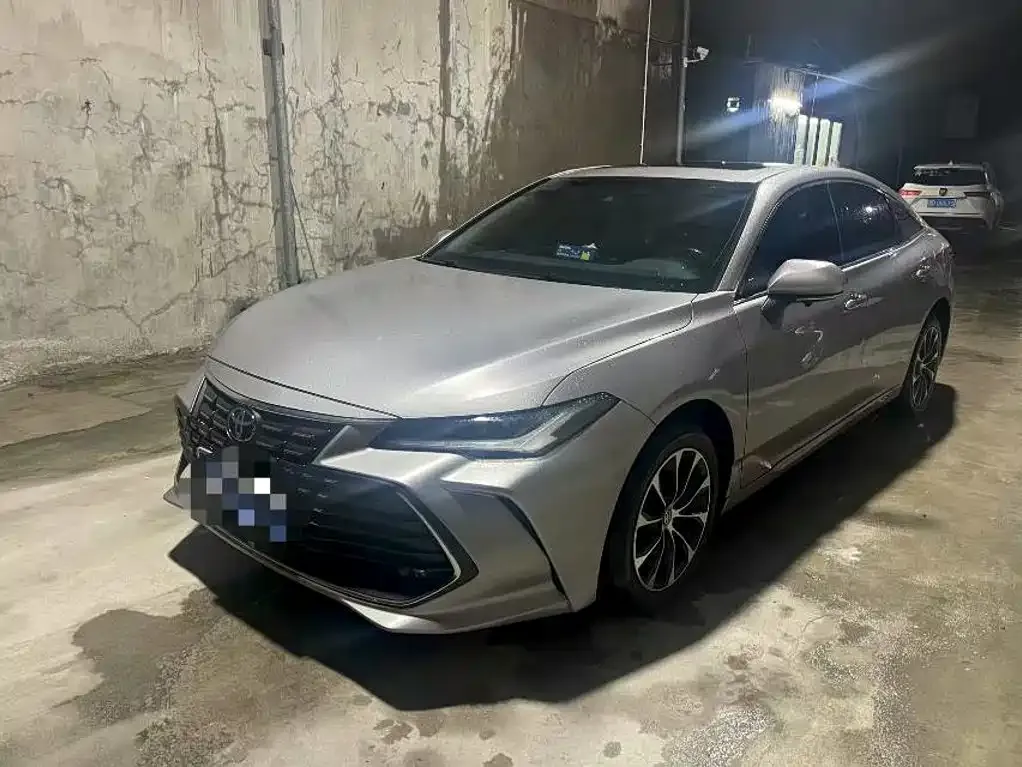 Toyota Avalon — фото 1