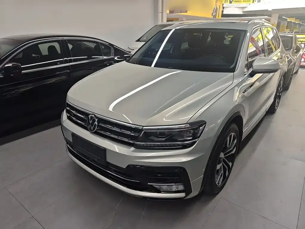 Volkswagen Tiguan L — фото 9