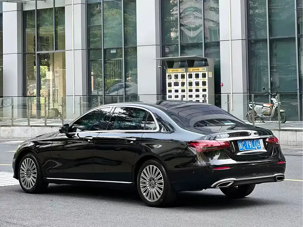 Mercedes-Benz E-Class — фото 10