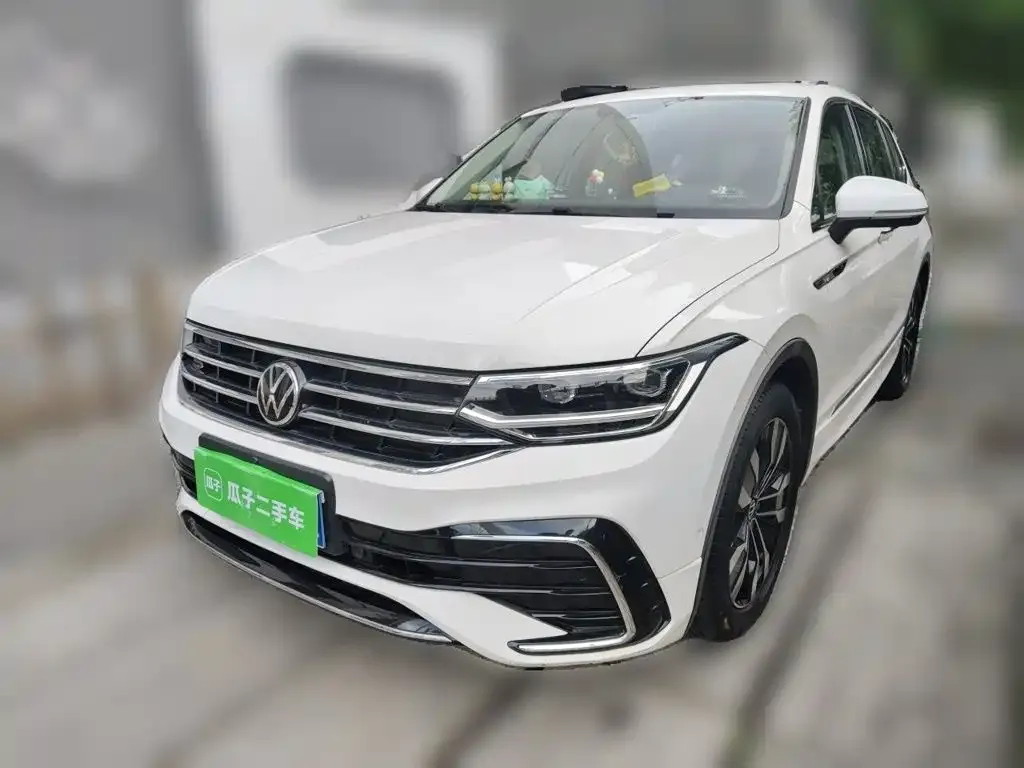 Volkswagen Tiguan L — фото 1