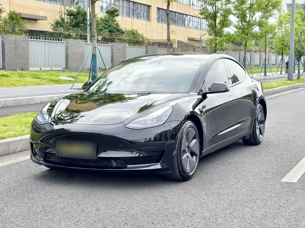 Tesla Model 3 — фото 1