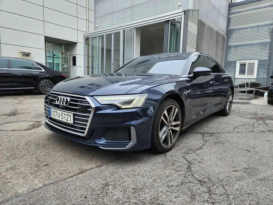 Audi A6 — фото 1