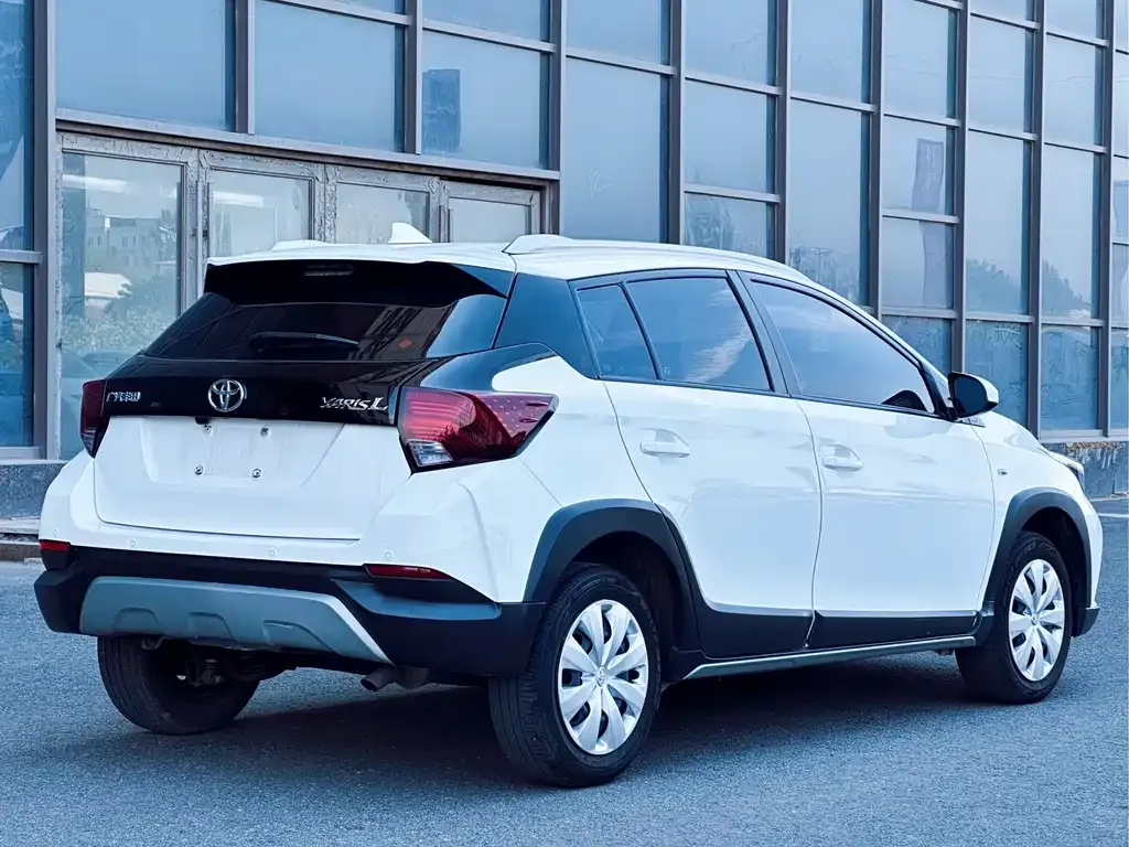 Toyota Yaris L — фото 7