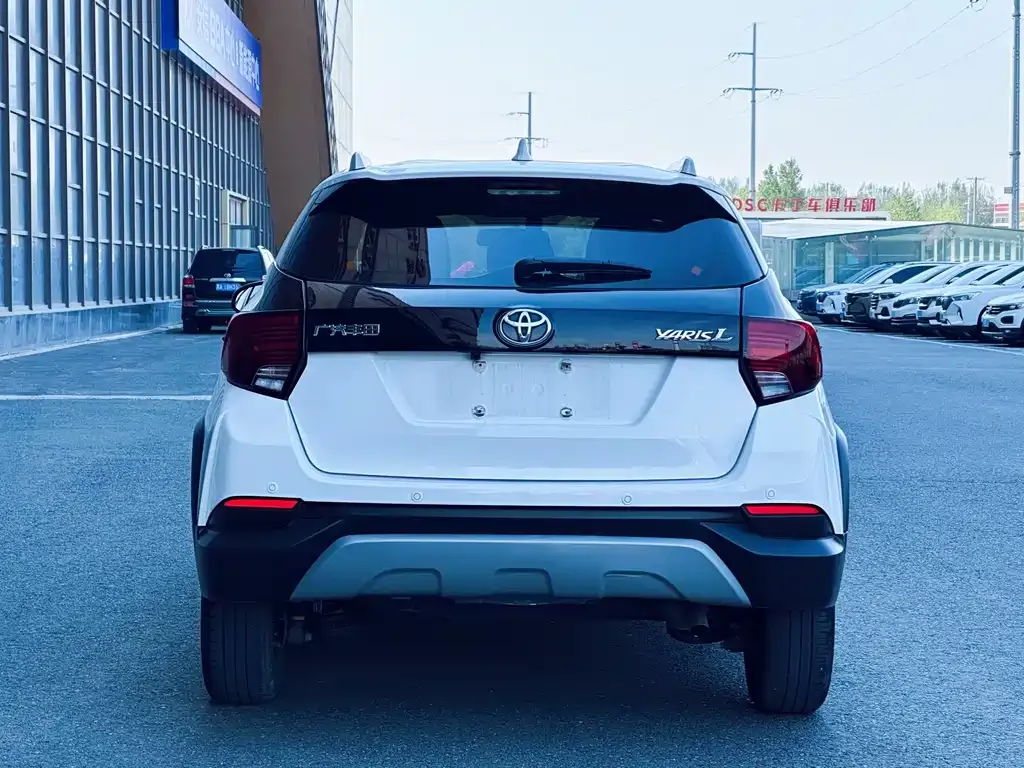 Toyota Yaris L — фото 4