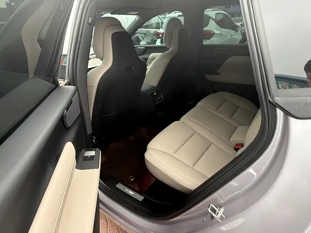 Volvo XC70 Plug-in Hybrid — фото 2