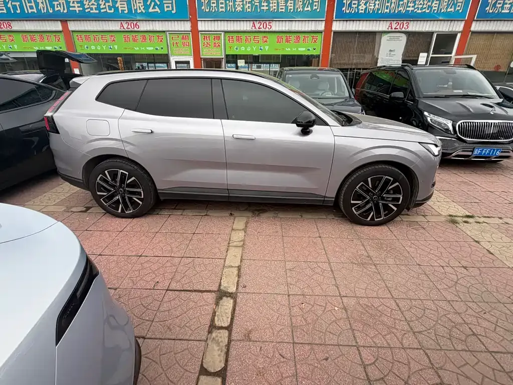 Volvo XC70 Plug-in Hybrid — фото 4