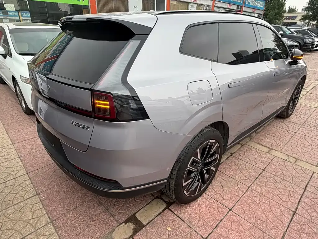 Volvo XC70 Plug-in Hybrid — фото 3