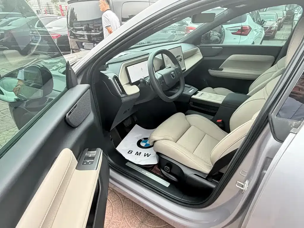 Volvo XC70 Plug-in Hybrid — фото 8