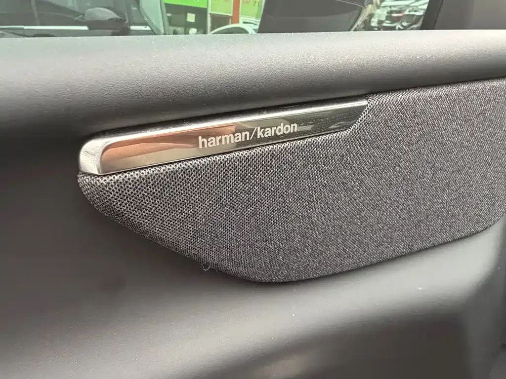 Volvo XC70 Plug-in Hybrid — фото 10