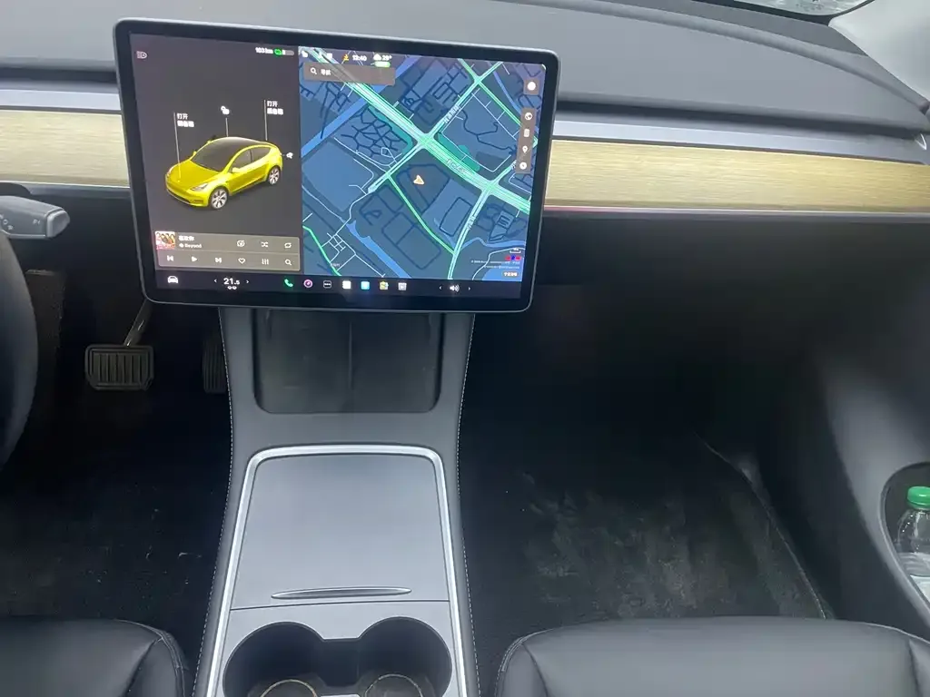 Tesla Model Y — фото 6