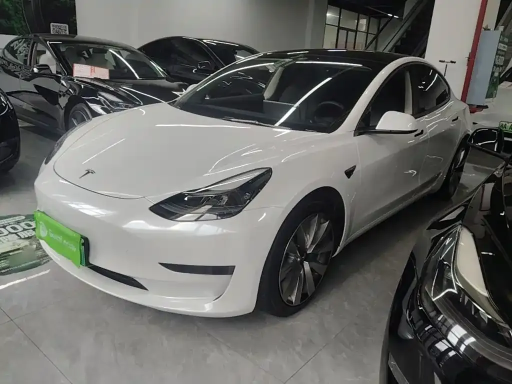 Tesla Model 3 — фото 1