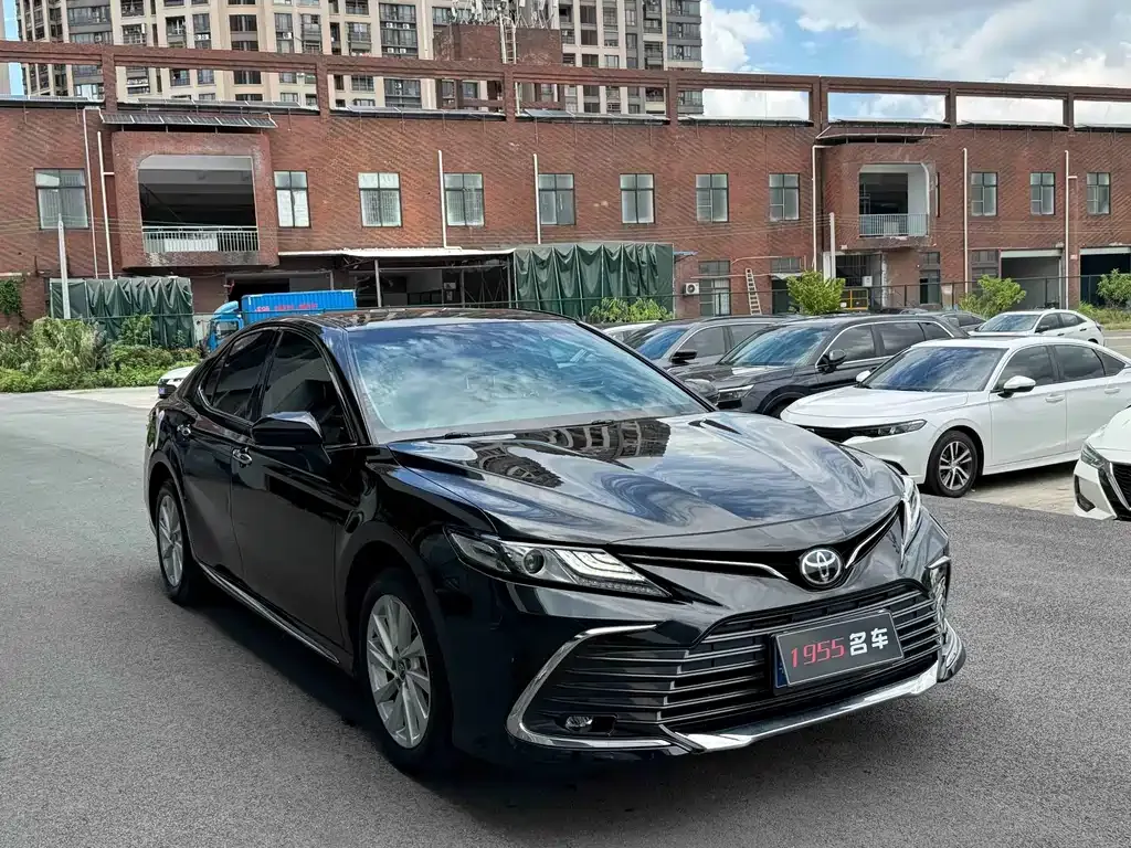 Toyota Camry — фото 4