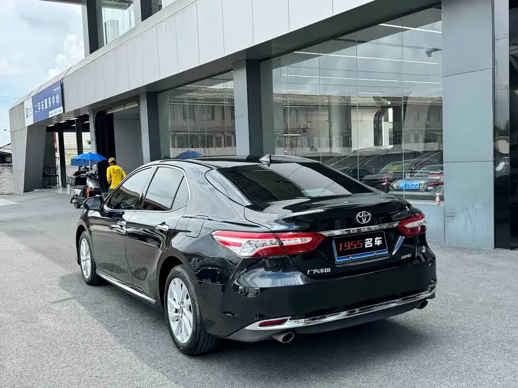 Toyota Camry — фото 6