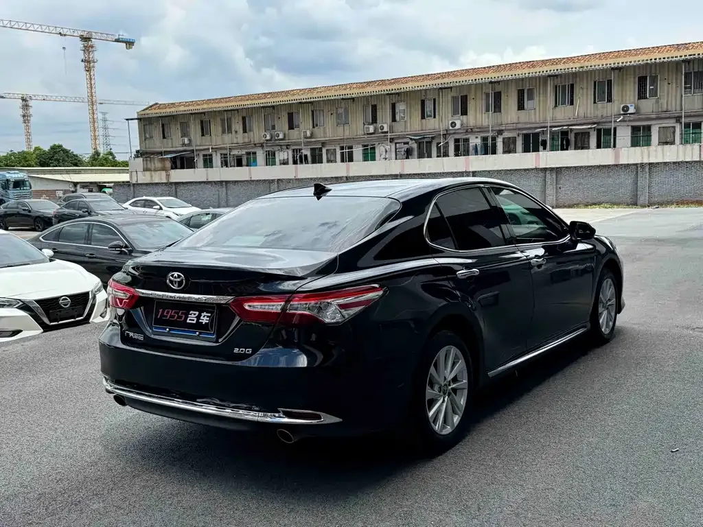 Toyota Camry — фото 5