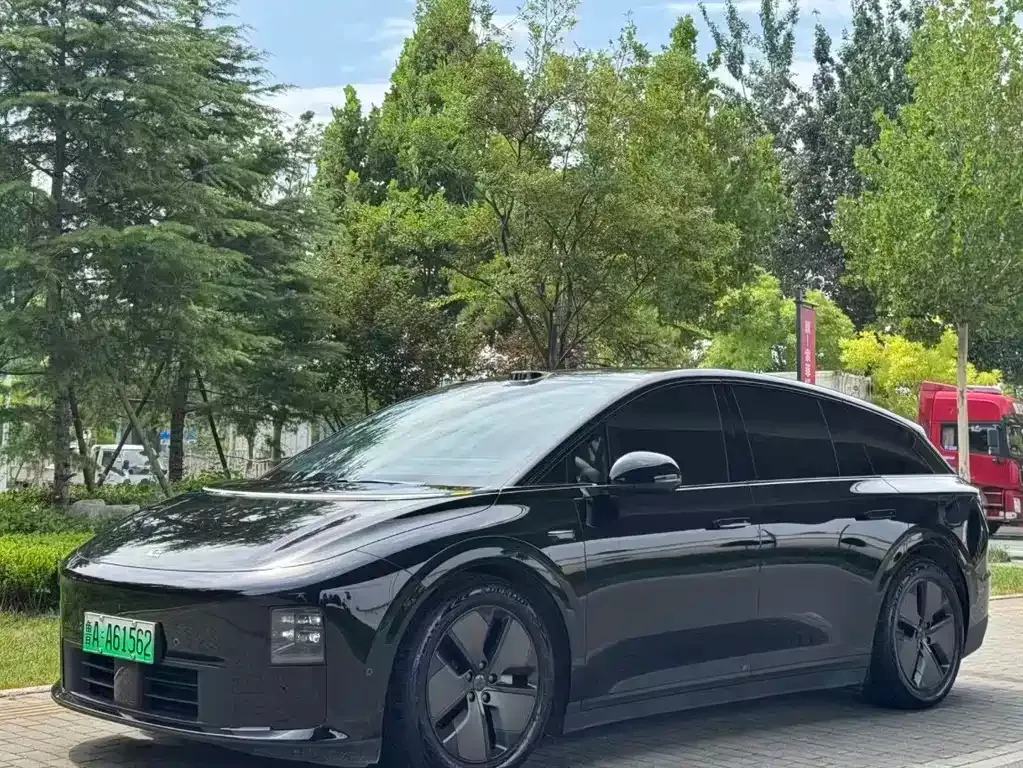 Li Auto i6 — фото 1