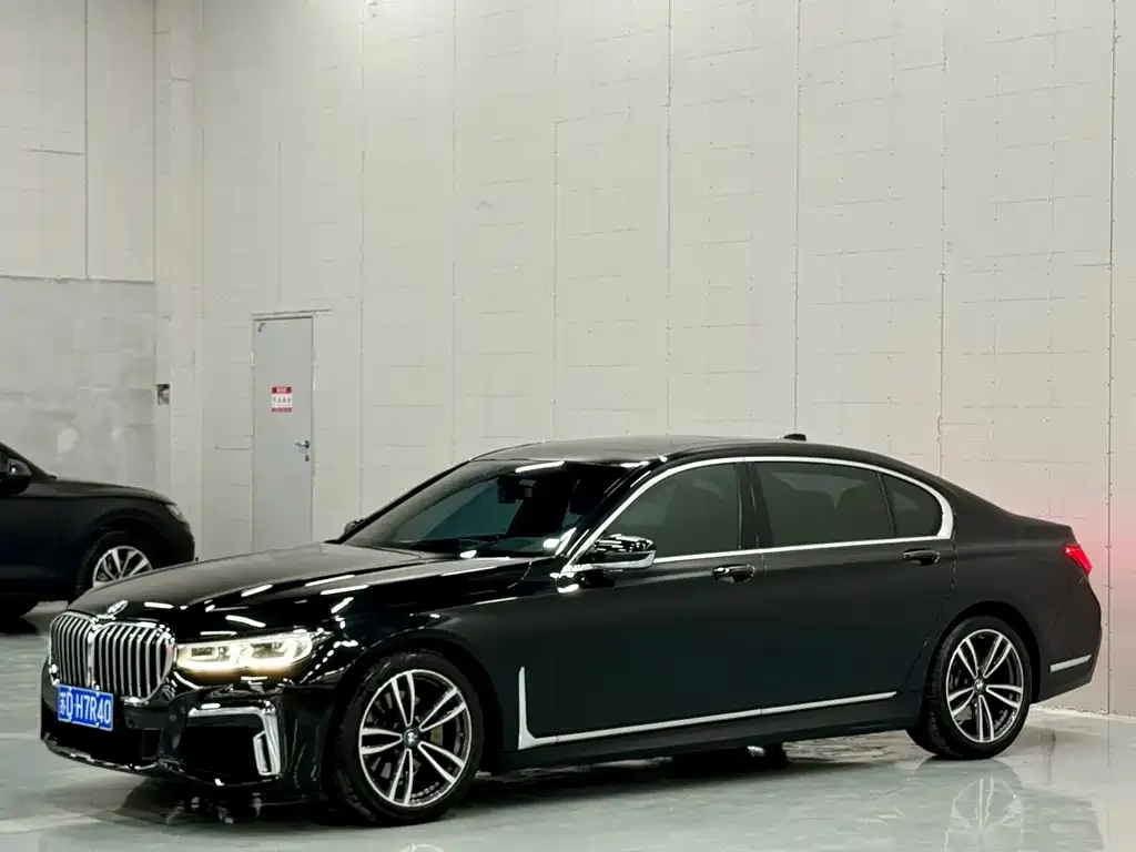 BMW 7 Series — фото 1
