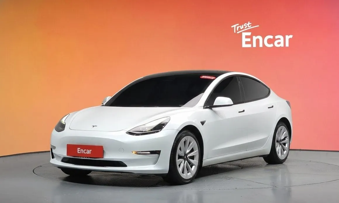 Tesla Model 3 — фото 1
