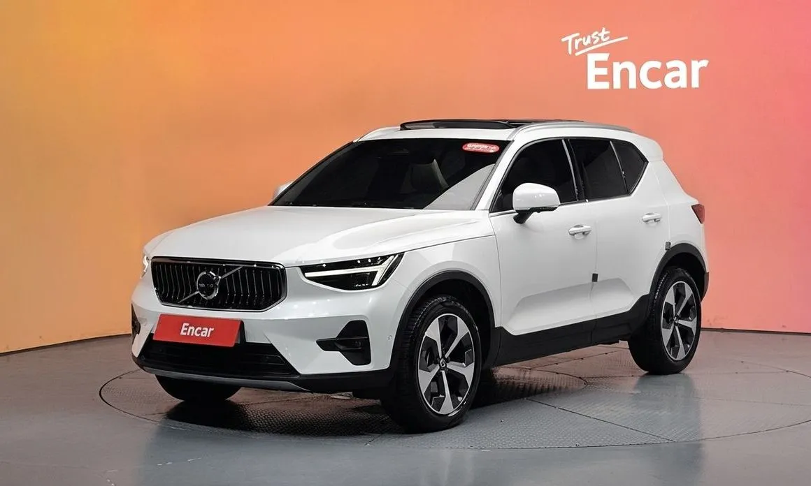 Volvo XC40 — фото 1