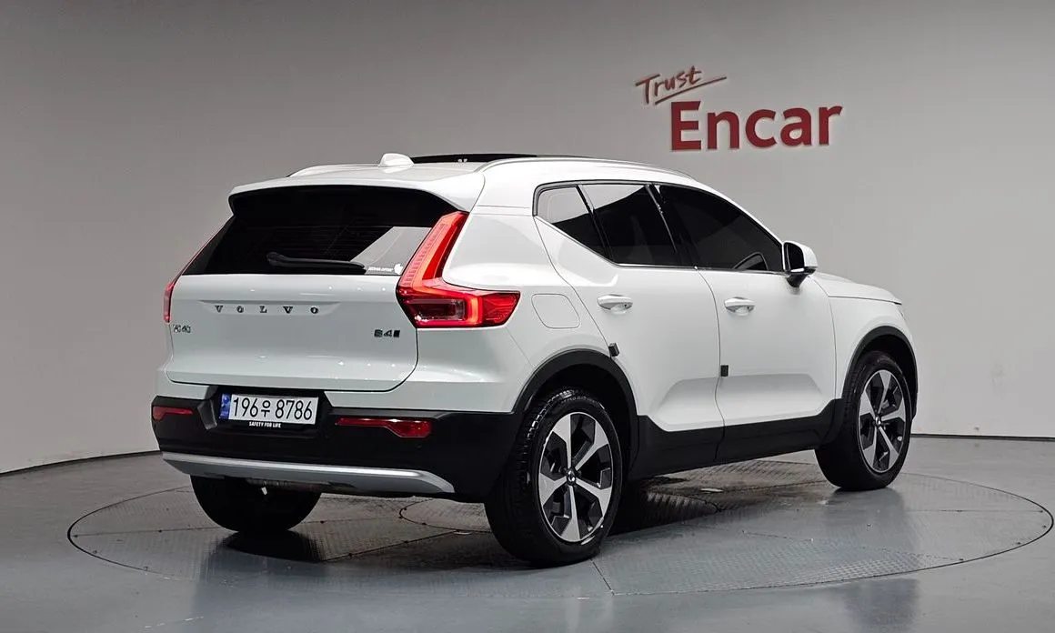 Volvo XC40 — фото 5