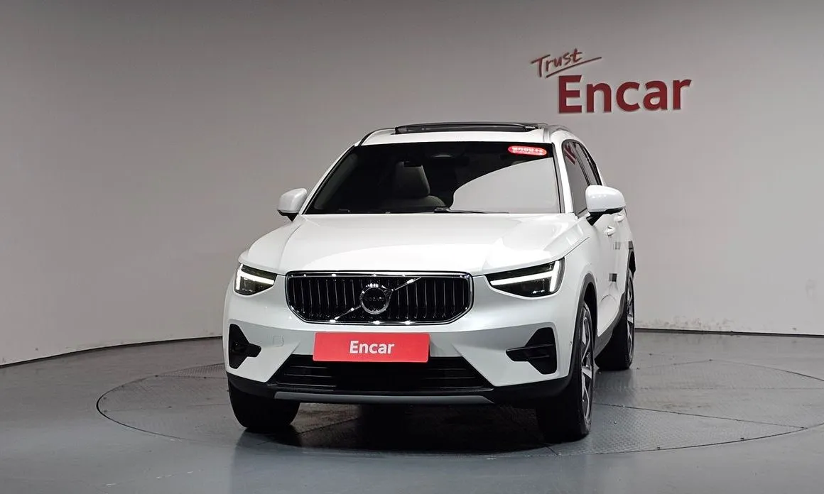 Volvo XC40 — фото 7
