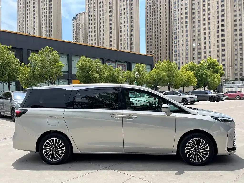 Buick GL8 Hybrid — фото 9