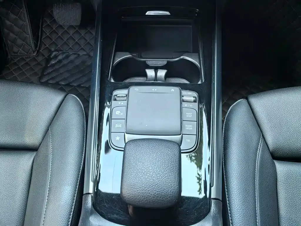 Mercedes-Benz GLA — фото 6