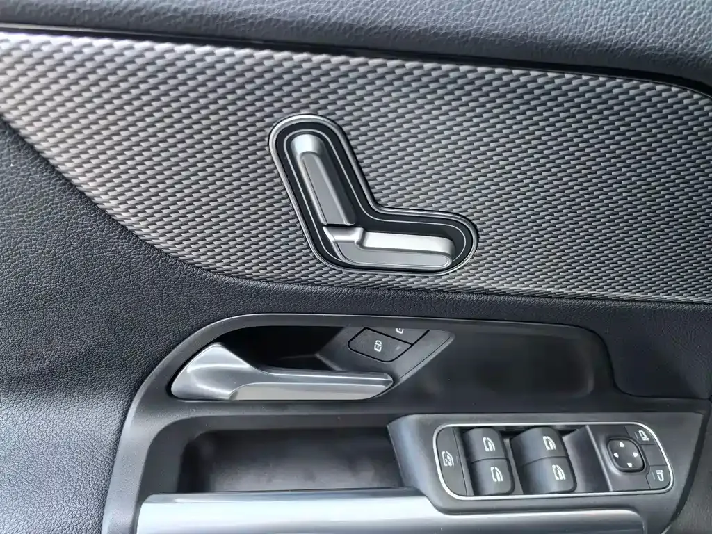 Mercedes-Benz GLA — фото 8