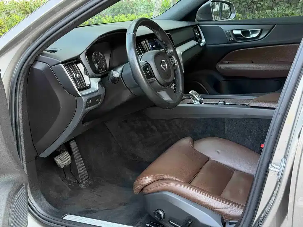 Volvo S60 — фото 10