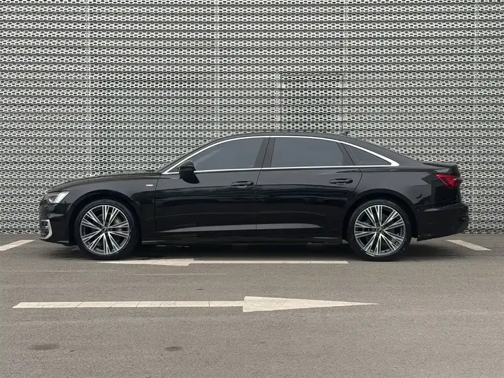 Audi A6L — фото 9