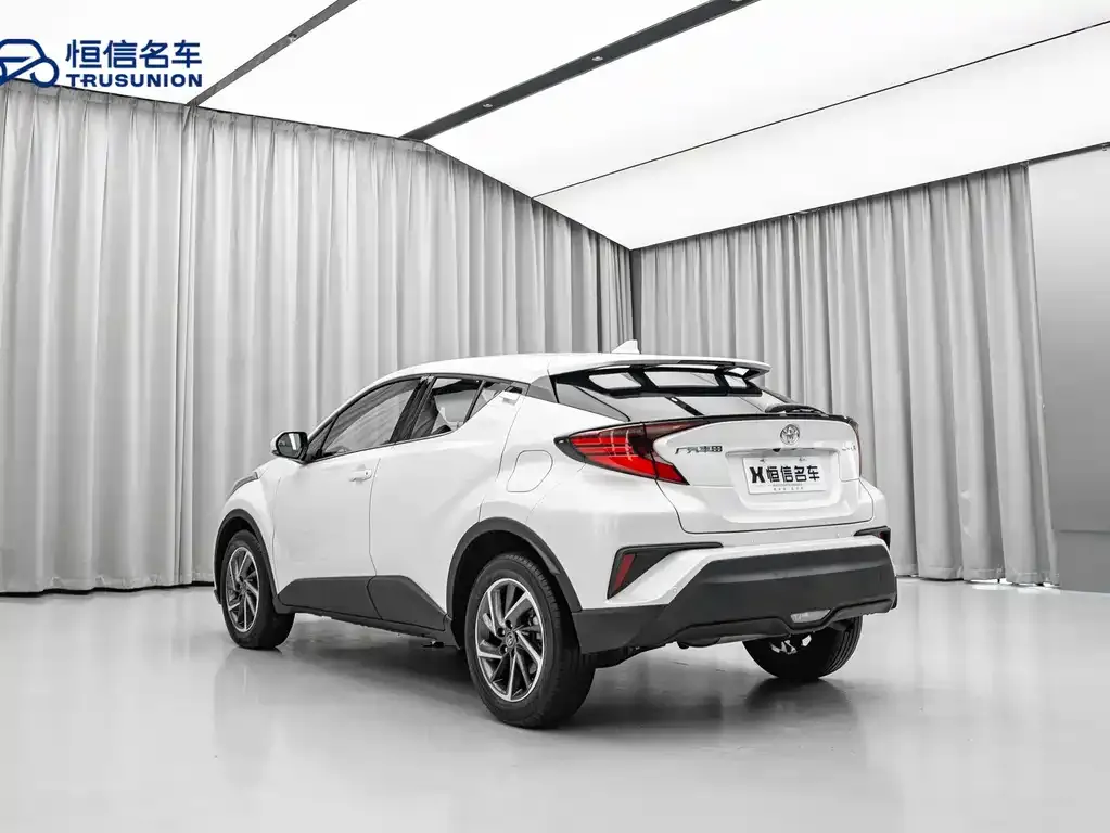 Toyota C-HR — фото 9