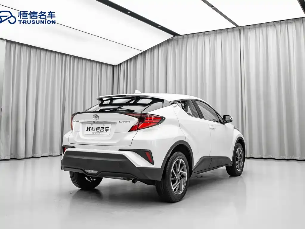 Toyota C-HR — фото 10