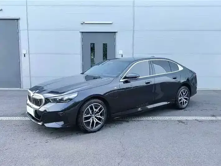 BMW i5 — фото 1