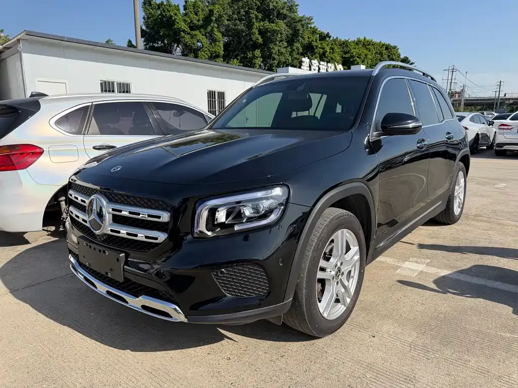 Mercedes-Benz GLB — фото 1