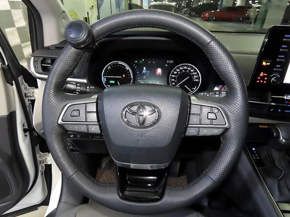 Toyota Sienna — фото 10