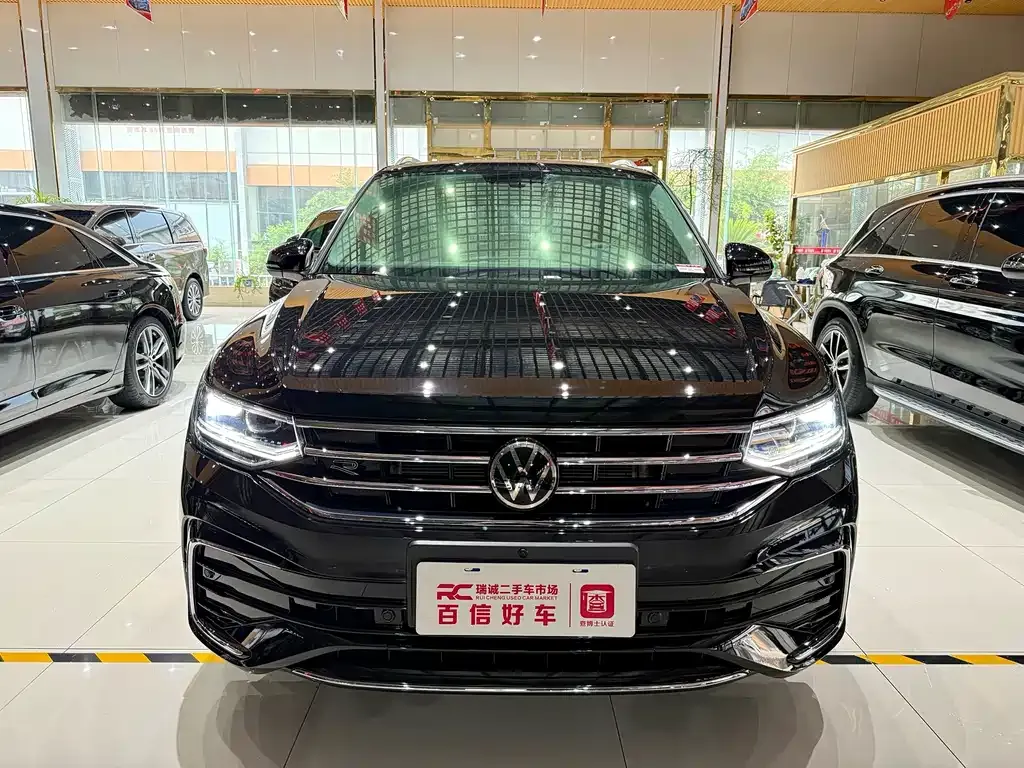 Volkswagen Tiguan L — фото 8