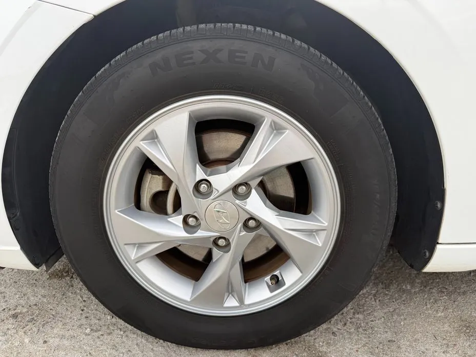 Hyundai AVANTE — фото 3