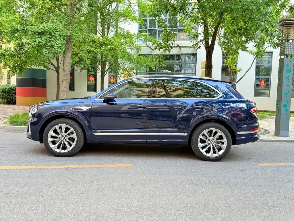Bentley Bentayga — фото 8