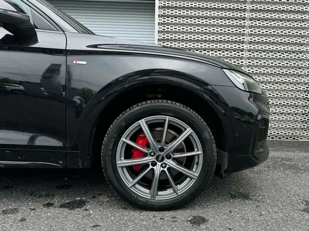 Audi Q5L — фото 5