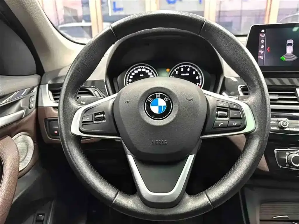 BMW X1 — фото 10