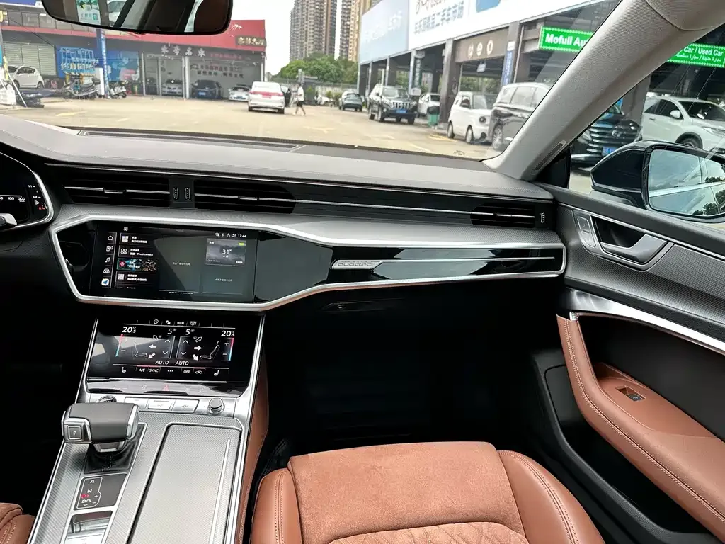 Audi A7L — фото 8
