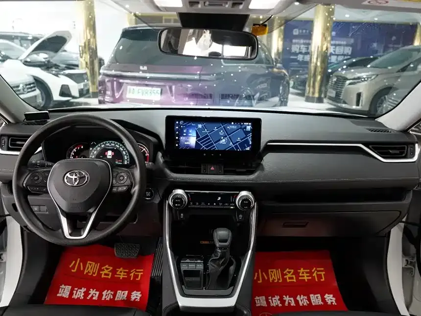 Toyota RAV4 — фото 8