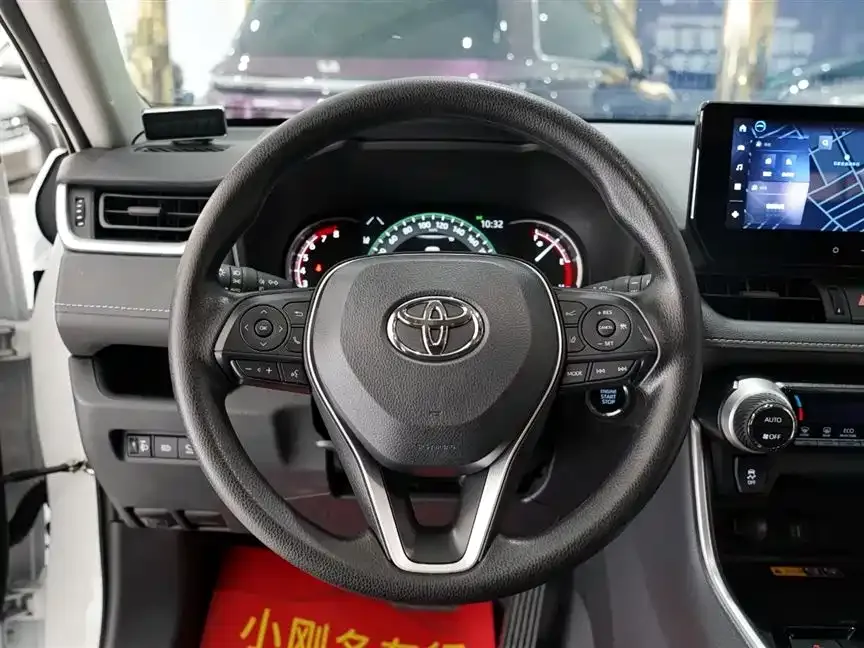 Toyota RAV4 — фото 9