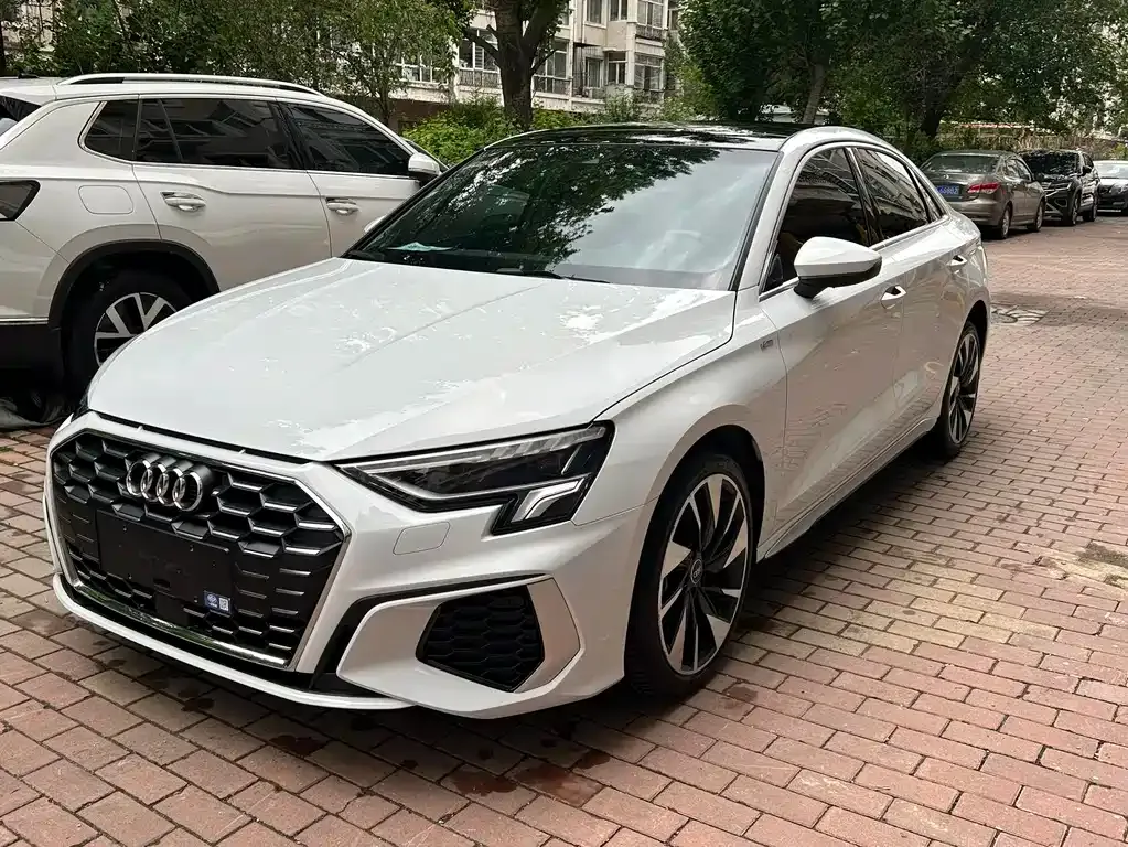 Audi A3 — фото 1