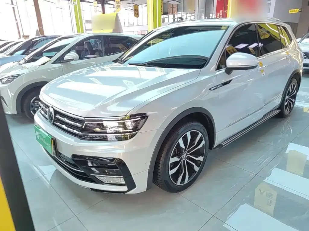 Volkswagen Tiguan L — фото 2