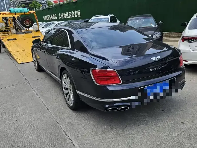 Bentley Flying Spur — фото 7
