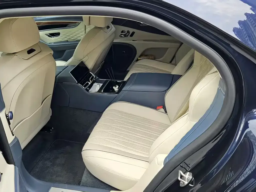 Bentley Flying Spur — фото 2