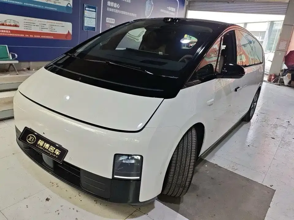 Li Auto MEGA — фото 1
